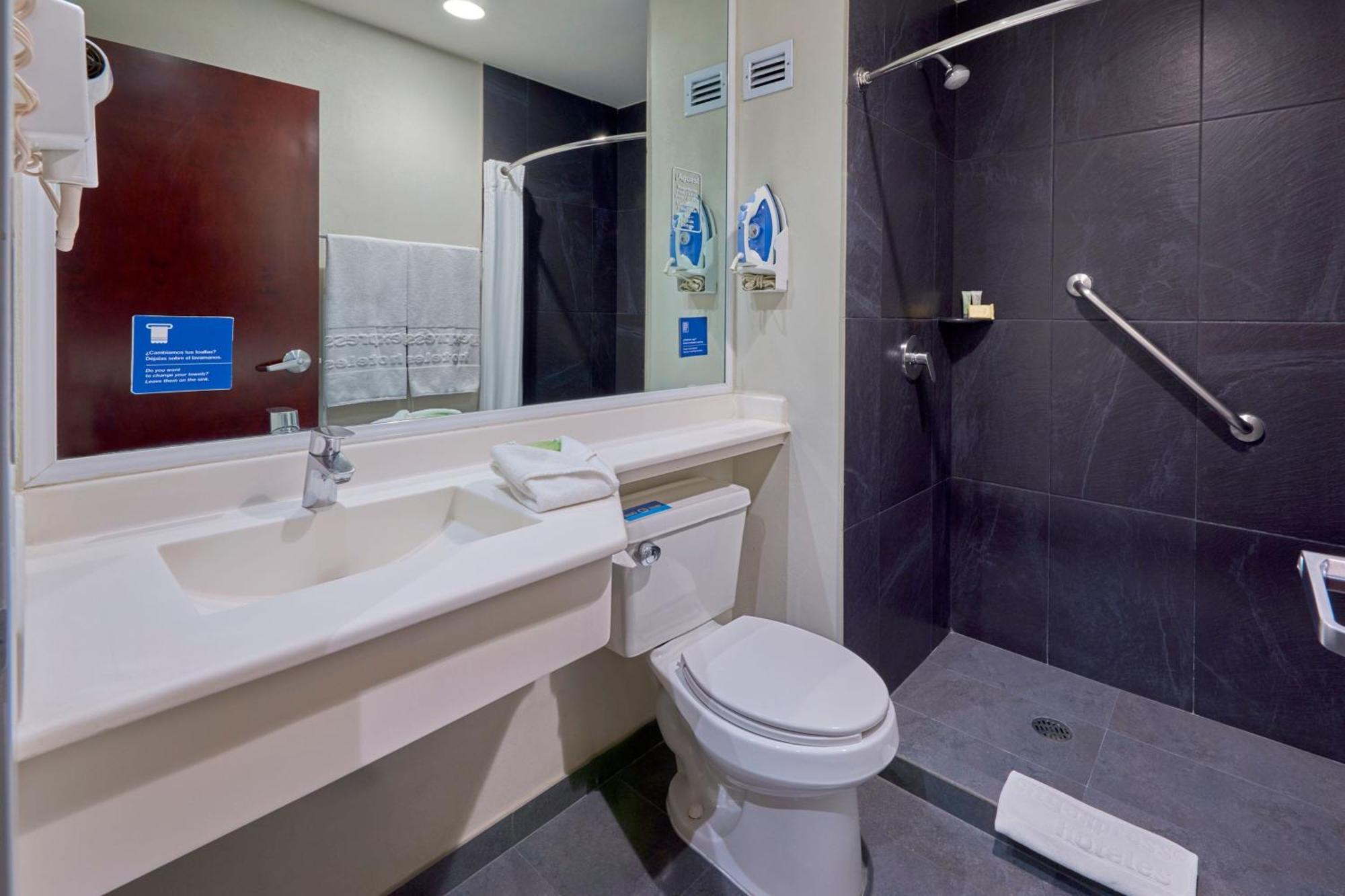 City Express By Marriott Saltillo Norte Exterior photo