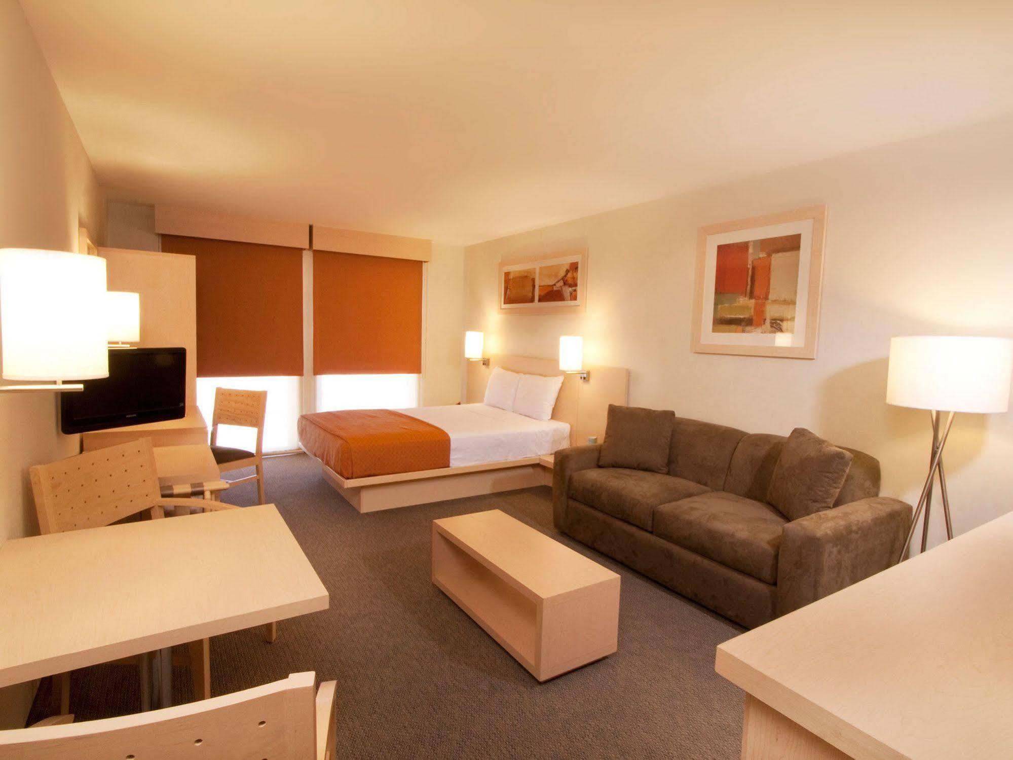City Express By Marriott Saltillo Norte Exterior photo